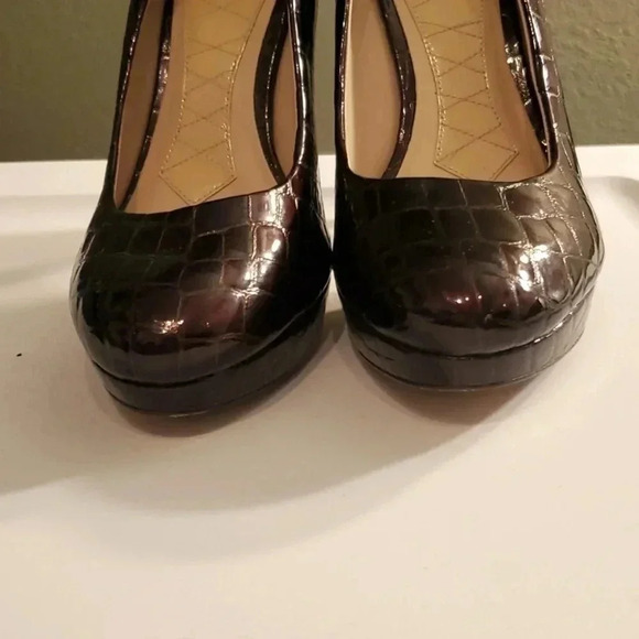 Joan & David DV Flipp brown crocodile platform heels - Picture 6 of 9